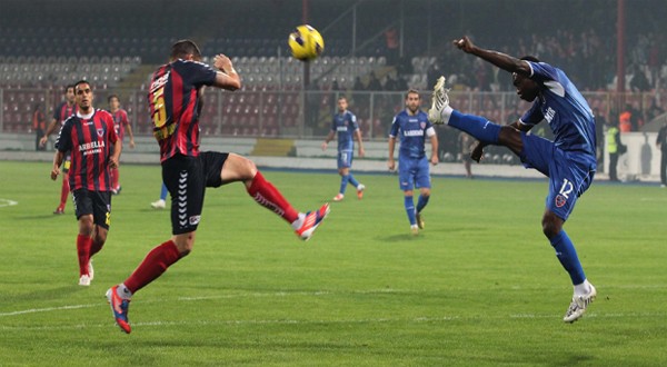 Mersin'de ilk yarda gol yok!